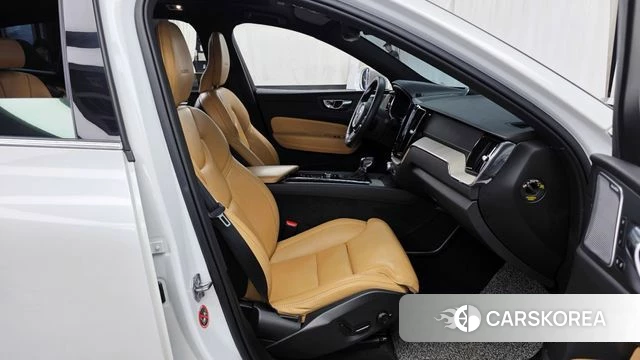 Volvo XC60 second Generation 2020 Белый из Кореи, фото 2
