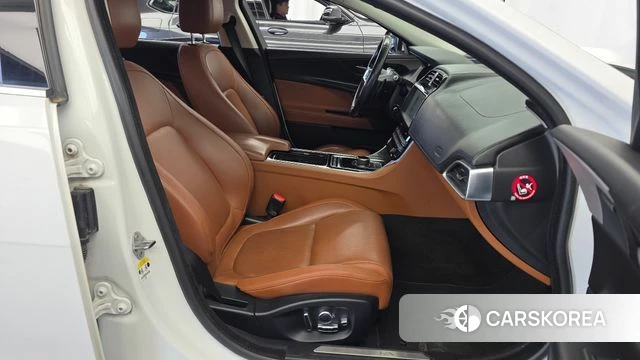 Jaguar XE 2019 Белый из Кореи, фото 2