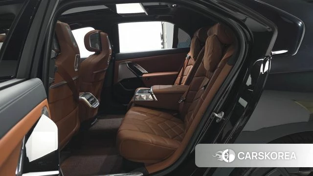 BMW i7 (G70) 2023 Черный из Кореи, фото 2