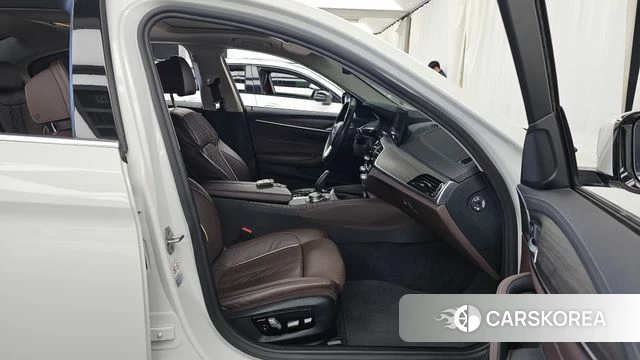 BMW 5 Series (G30) 2020 Белый из Кореи, фото 2
