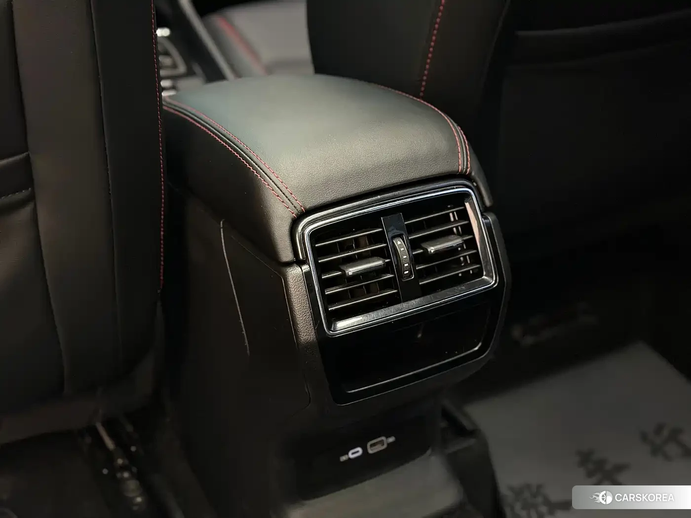 Skoda Karoq 2022 Белый из Китая, фото 2