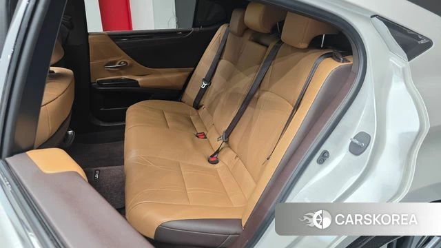 Lexus ES300h 7th generation 2020 Белый из Кореи, фото 2