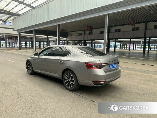 Skoda Superb 2022 Темно-серый из Китая, фото 2
