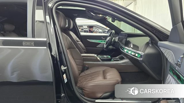 BMW 7 Series (G70) 2023 Черный из Кореи, фото 2