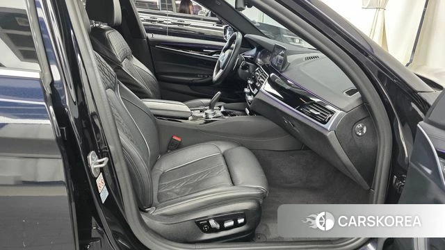 BMW 5 Series (G30) 2019 Черный из Кореи, фото 2