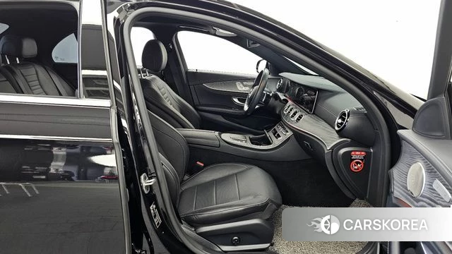 Mercedes-Benz E-Class W213 2022 Черный из Кореи, фото 2