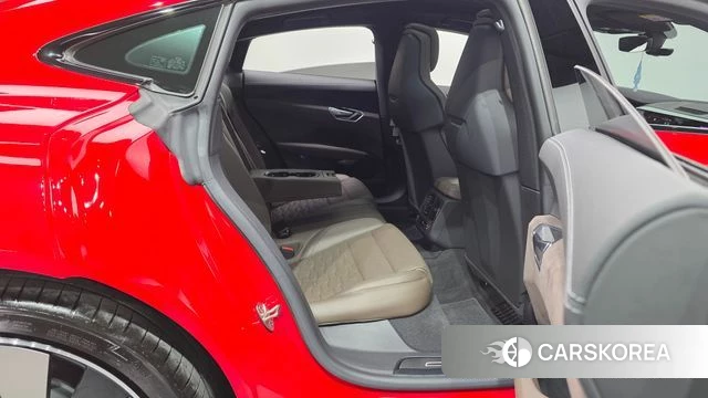 Audi e-Tron GT 2022 Красный из Кореи, фото 2