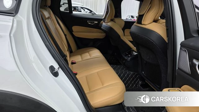 Volvo V60 Cross-Country 2nd Generation 2024 Белый из Кореи, фото 2