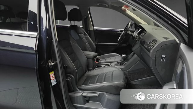 Volkswagen Tiguan second Generation 2021 Черный из Кореи, фото 3