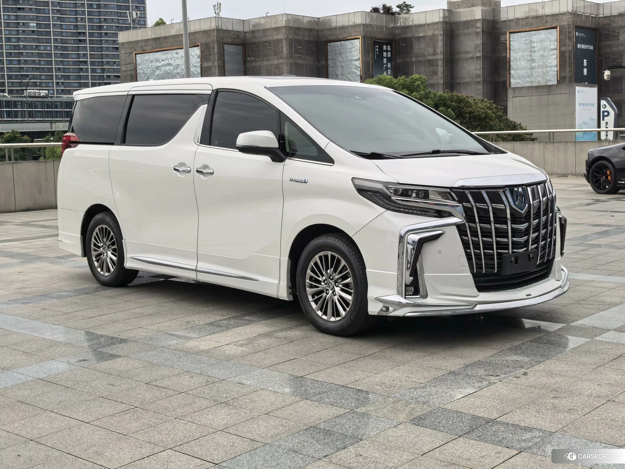 Toyota Alphard 2021 Белый из Китая, фото 2