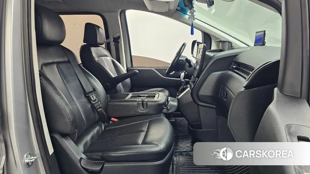 Hyundai Staria 2023 Серебряный из Кореи, фото 2