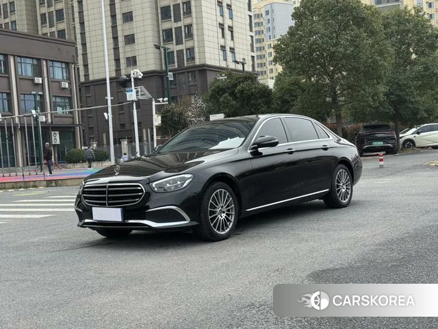 Mercedes-Benz E-Class 2023 Черный из Китая, фото 2