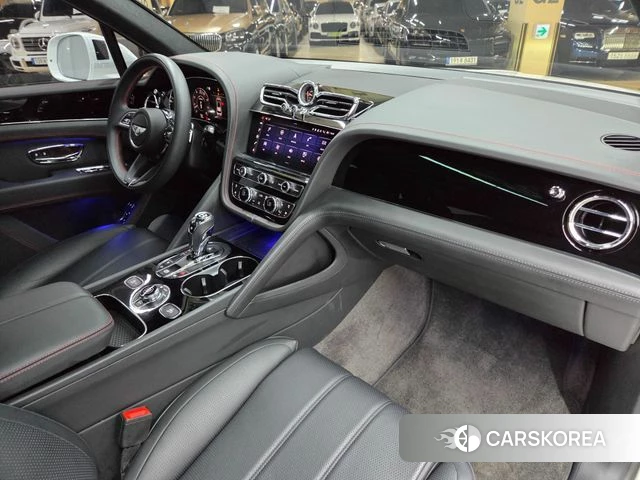 Bentley Bentayga 2024 Белый из Кореи, фото 2
