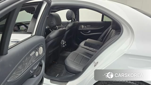 Mercedes-Benz E-Class W213 2023 Белый из Кореи, фото 2
