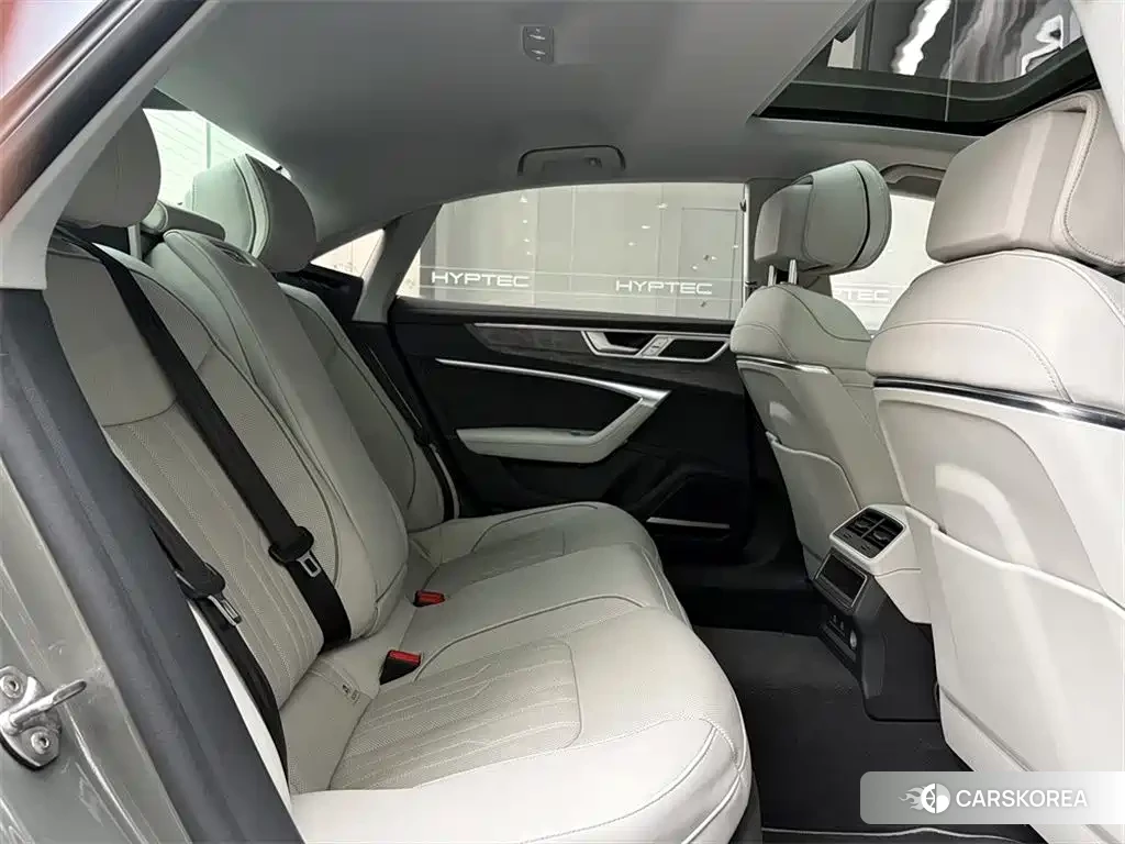 Audi A7L 2026 Champagne/brown из Китая, фото 2