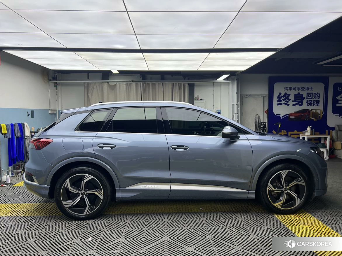 Audi Q4 2023 Синий из Китая, фото 2