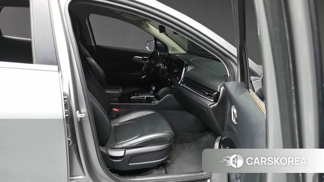 Kia Sportage 5th Generation 2023 Серебристо-серый из Кореи, фото 2