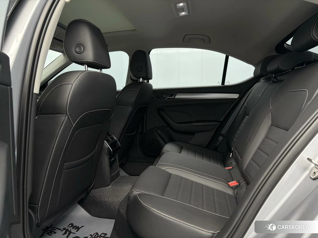 Skoda Superb 2023 Серебристо-серый из Китая, фото 2