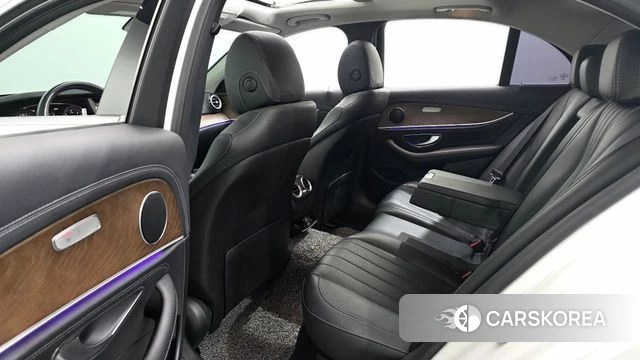 Mercedes-Benz E-Class W213 2019 Белый из Кореи, фото 2