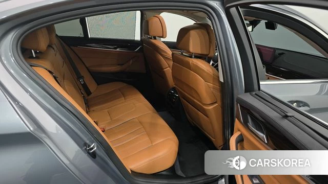 BMW 5 Series (G30) 2023 Серый из Кореи, фото 2