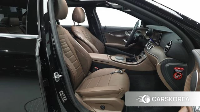 Mercedes-Benz E-Class W213 2022 Черный из Кореи, фото 2