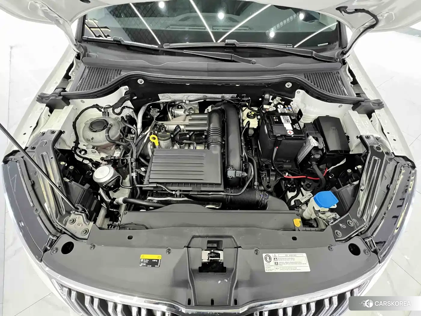 Skoda Karoq 2022 Белый из Китая, фото 2