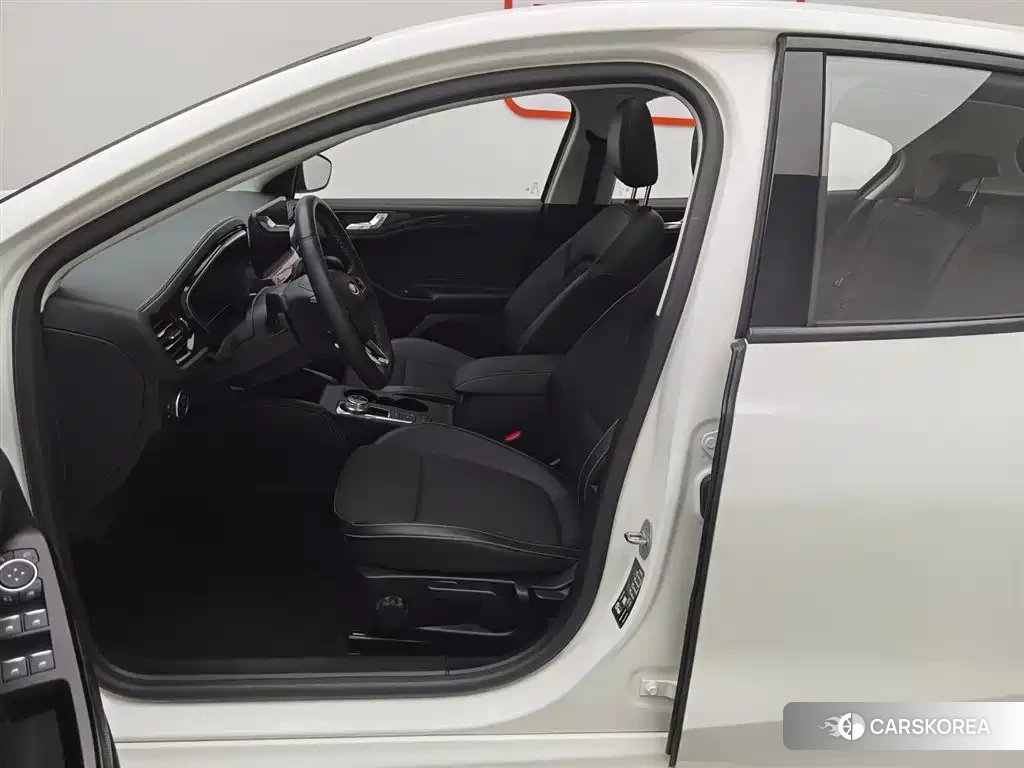 Ford Focus 2022 Белый из Китая, фото 2