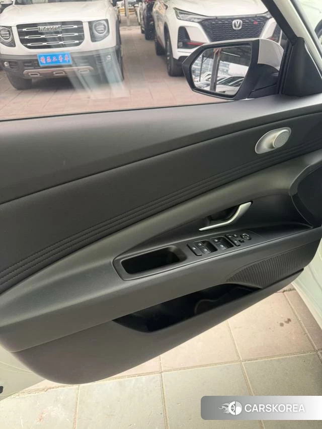 Hyundai Elantra 2022 Белый из Китая, фото 2