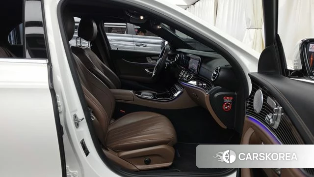 Mercedes-Benz E-Class W213 2021 Белый из Кореи, фото 2