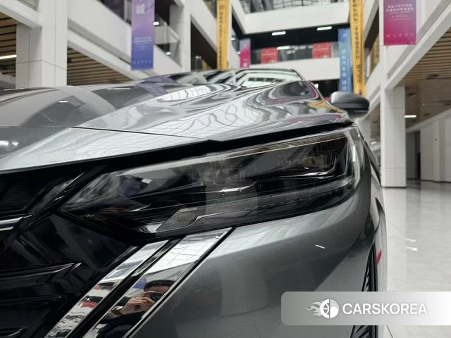 Nissan Sylphy 2024 Серебристо-серый из Китая, фото 2