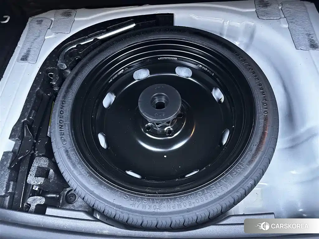 Skoda Karoq 2024 Белый из Китая, фото 2