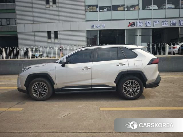 Toyota Wildlander 2023 Серебристо-серый из Китая, фото 2