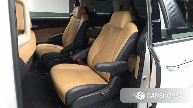Kia Carnival 4th generation 2023 Белый из Кореи, фото 2