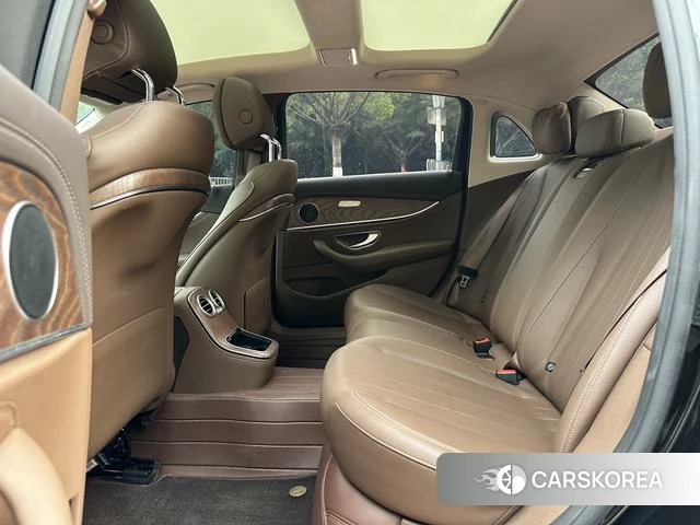 Mercedes-Benz E-Class 2023 Черный из Китая, фото 2