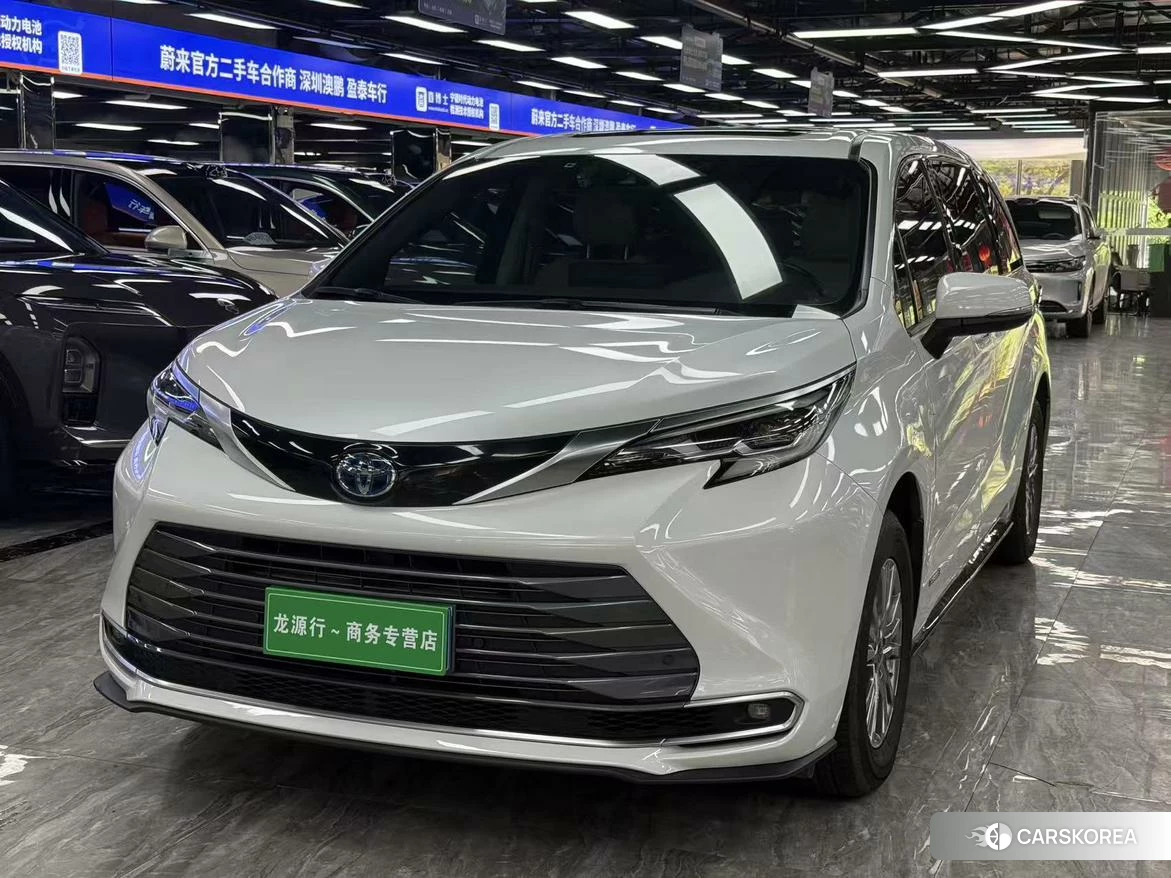 Toyota Sienna 2021 Белый из Китая, фото 2