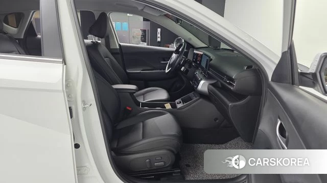 Hyundai Kona (SX2) 2024 Белый из Кореи, фото 2