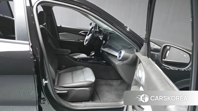 Chevrolet (GM Daewoo) Trax Crossover 2023 Черный из Кореи, фото 2