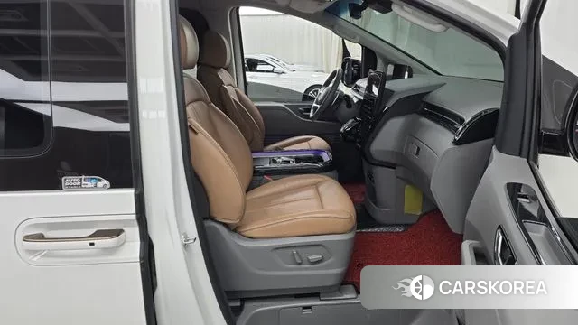 Hyundai Staria 2023 Белый из Кореи, фото 2