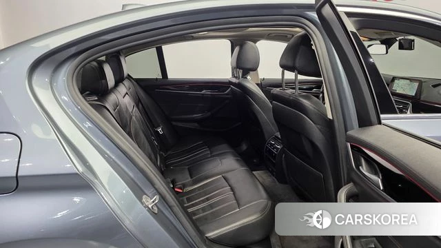 BMW 5 Series (G30) 2018 Серебристо-серый из Кореи, фото 2
