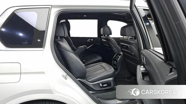BMW X7 (G07) 2023 Белый из Кореи, фото 2