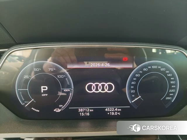 Audi e-tron 2022 Темно-серый из Китая, фото 2