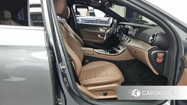 Mercedes-Benz E-Class W213 2022 Серый из Кореи, фото 2