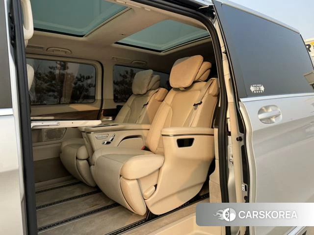 Mercedes-Benz V-Class 2022 Серебристо-серый из Китая, фото 2