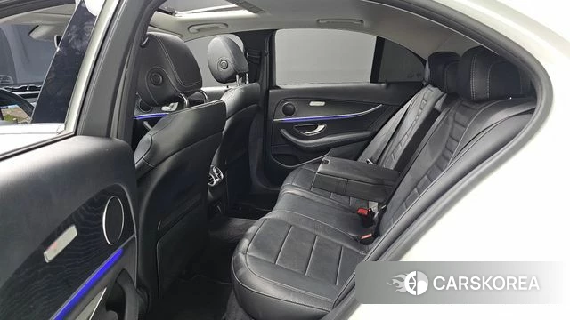 Mercedes-Benz E-Class W213 2019 Белый из Кореи, фото 2