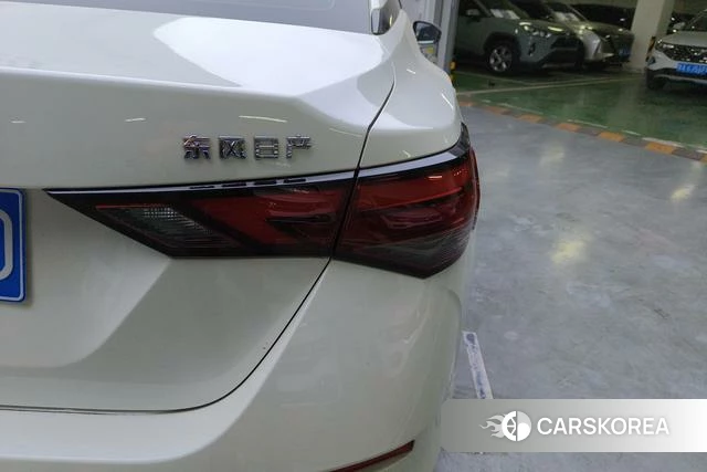 Nissan Sylphy 2022 Белый из Китая, фото 2