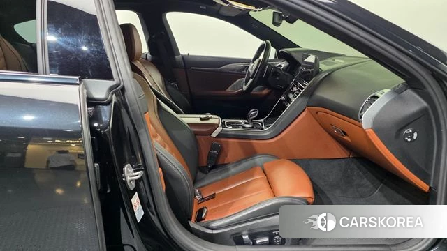 BMW 8 Series (G15) 2022 Черный из Кореи, фото 2
