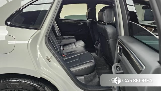 Porsche Macan 2023 Серебристо-серый из Кореи, фото 2