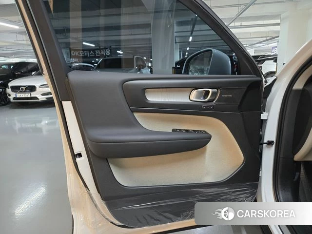 Volvo XC40 2025 Белый из Кореи, фото 2