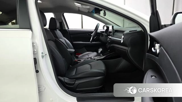 Kia The New K3 2nd generation 2022 Белый из Кореи, фото 2