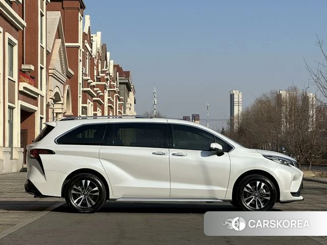 Toyota Granvia 2024 Белый из Китая, фото 2